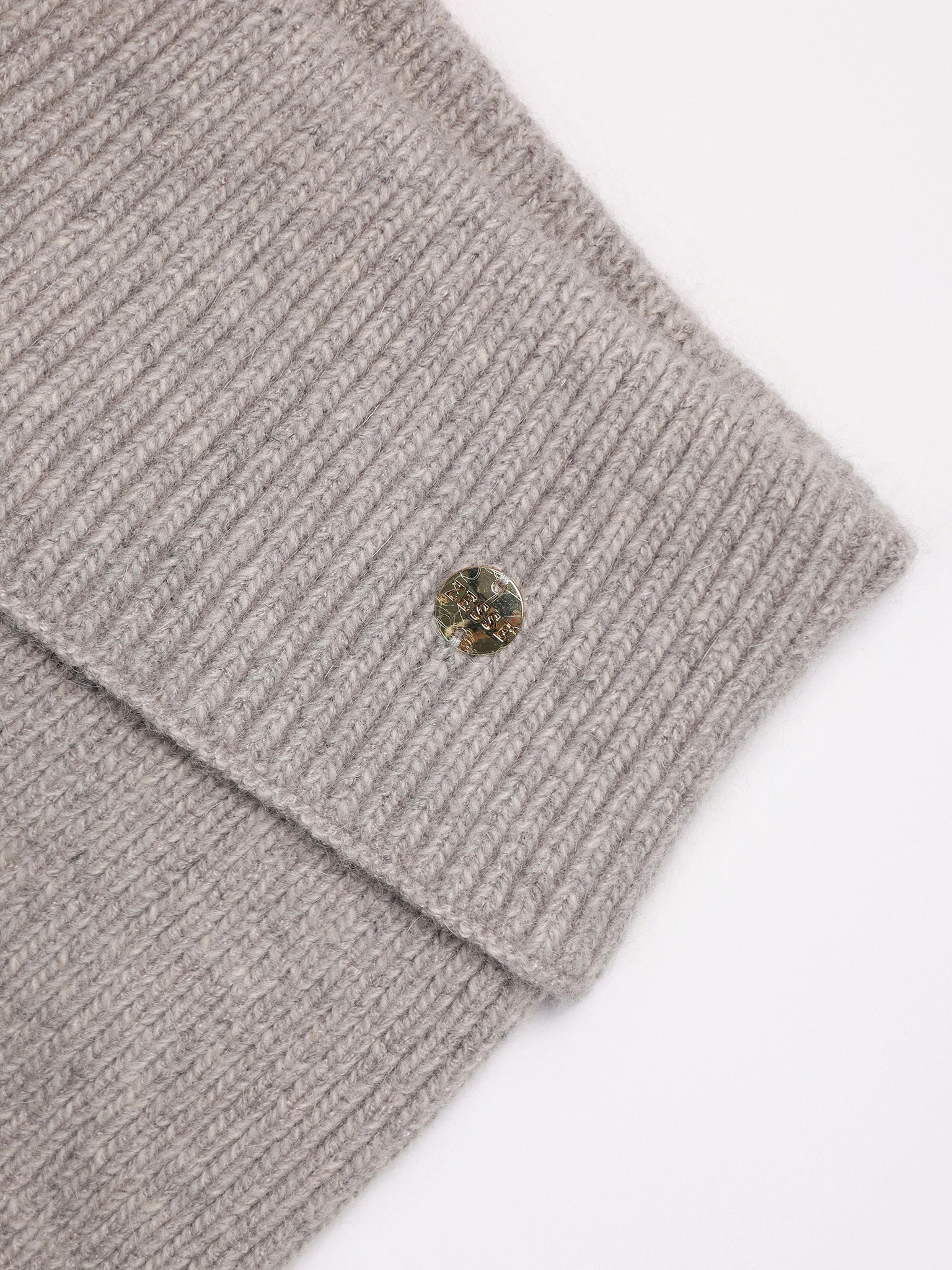 Шарф-манишка с декоративной нашивкой в ассортименте